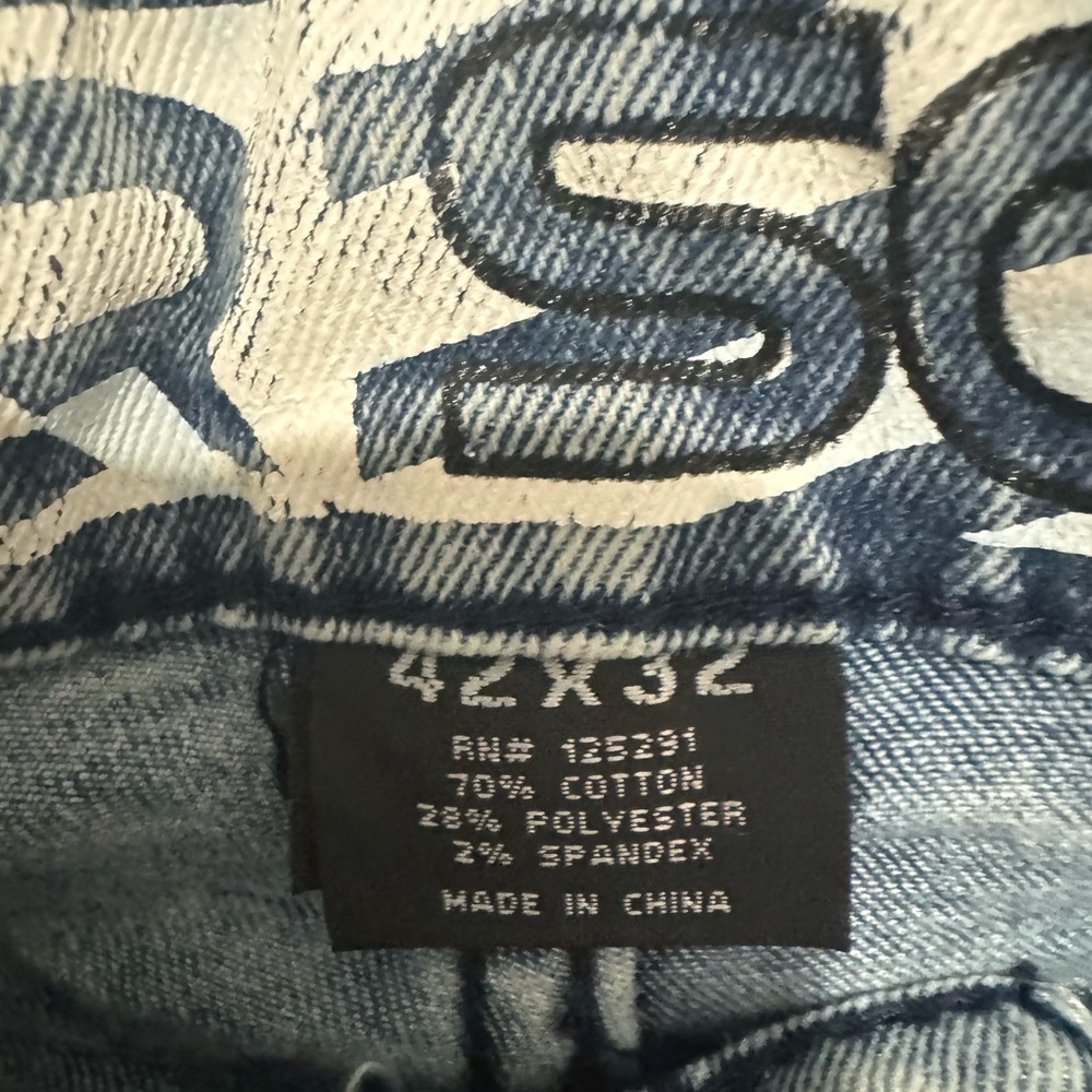 Euc men's 42x32 distressed jeans streetwear - Picture 3 of 4